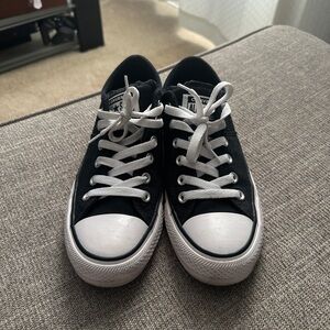 Converse Black and White Low-Top Sneakers Size 8 Women’s